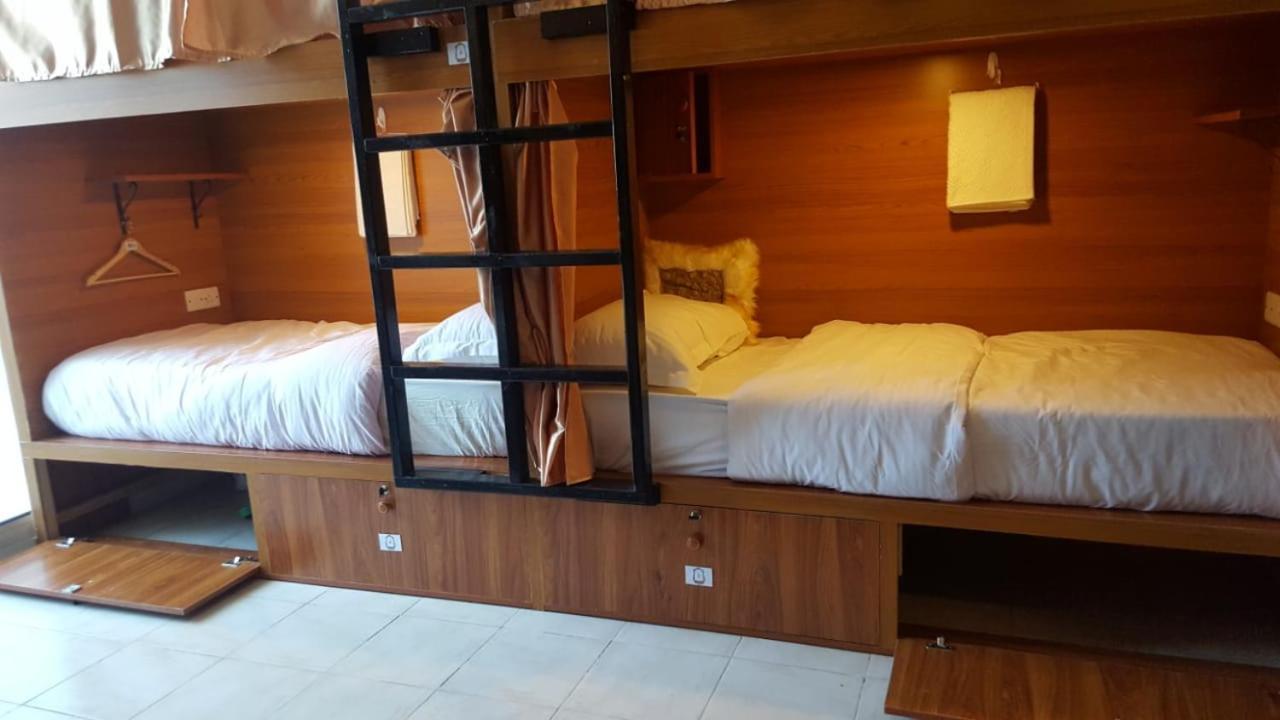 Elegance Hostel Dubai Exteriör bild