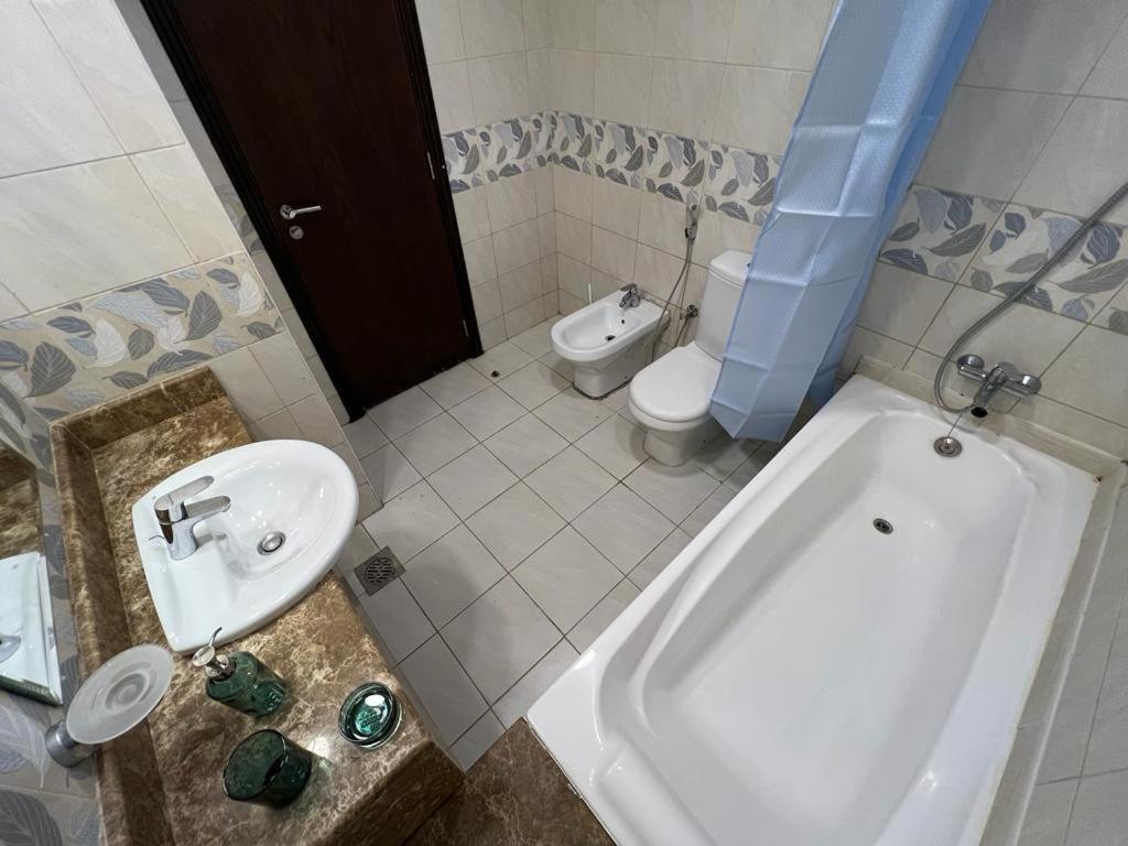 Elegance Hostel Dubai Exteriör bild